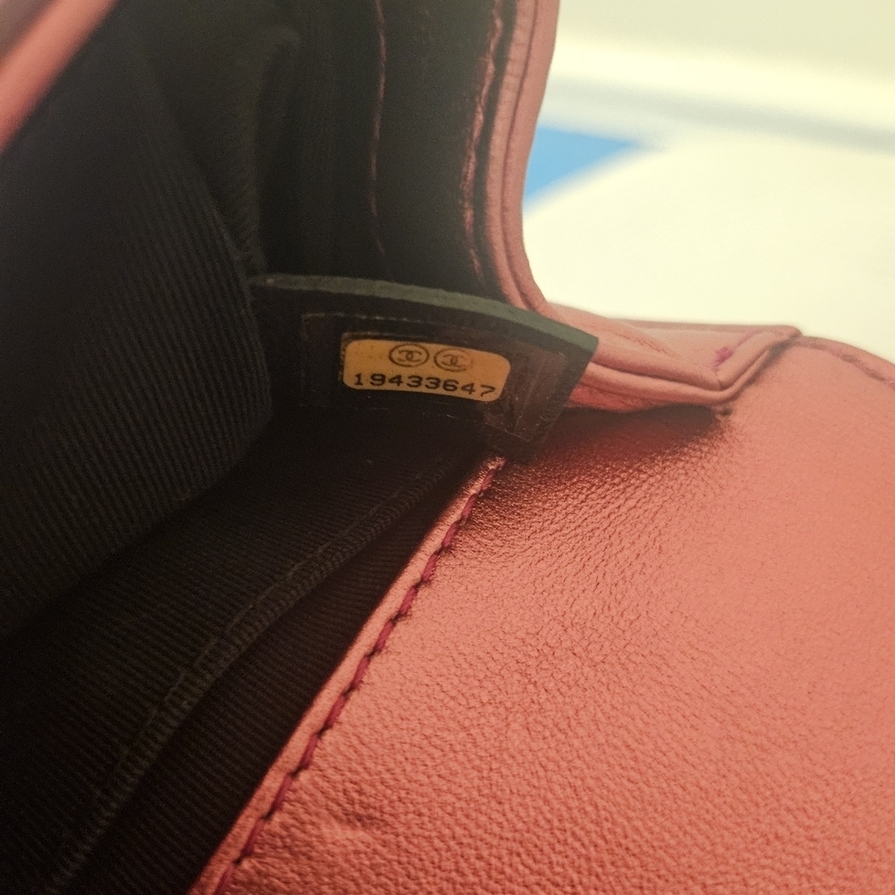 Chanel Boy Bag MEDIUM – Hot Pink Patent Leather/Fuchsia 🌸✨ - Picture 16 of 16